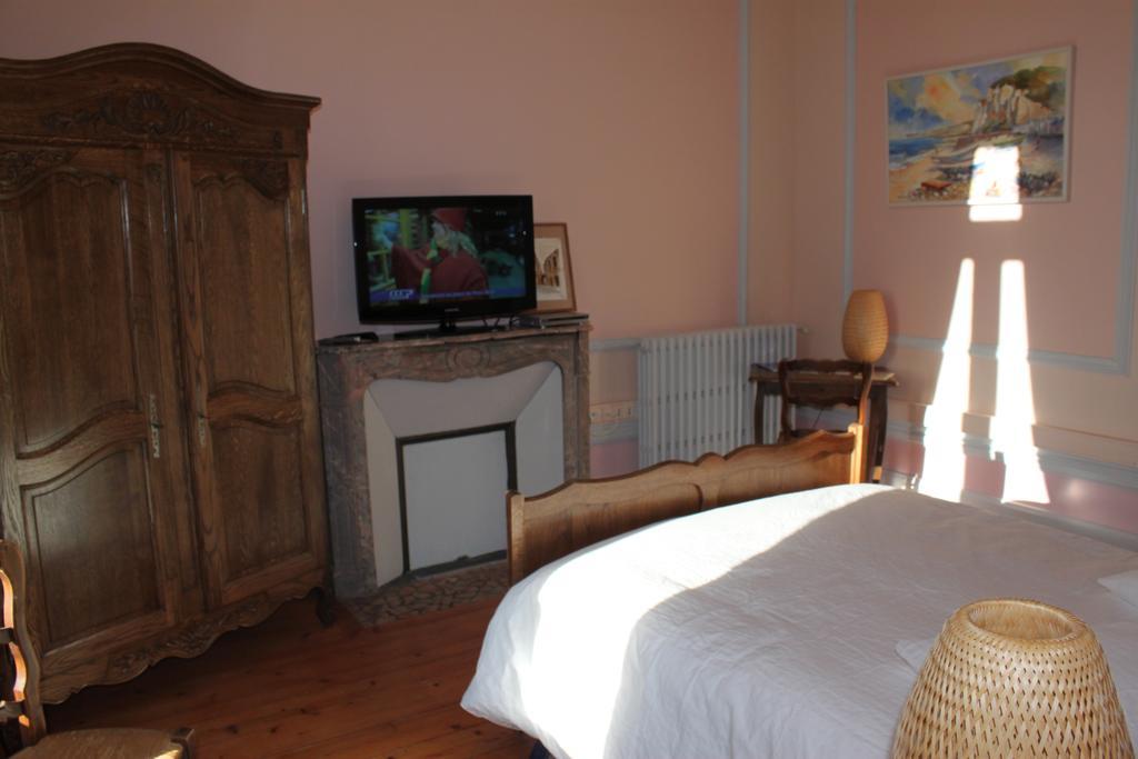 Chateau Des Saveurs Saint-Sauveur-dʼÉmalleville Habitación foto