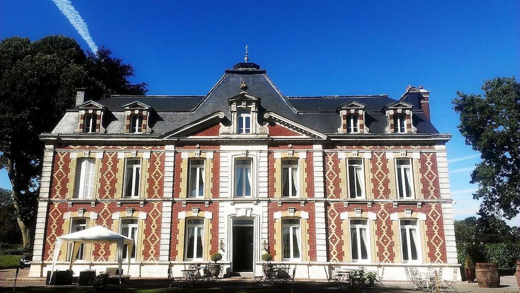 Chateau Des Saveurs Saint-Sauveur-dʼÉmalleville Exterior foto